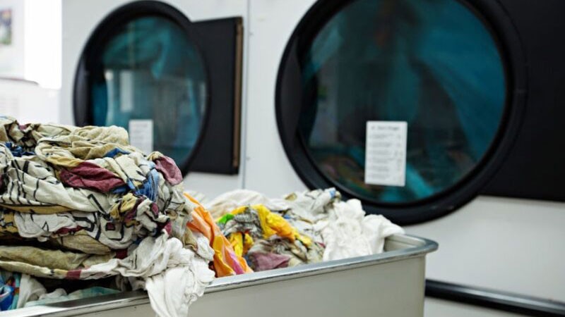 Close-up-on-heap-of-dirty-laundry-in-laundromat_vE.jpg